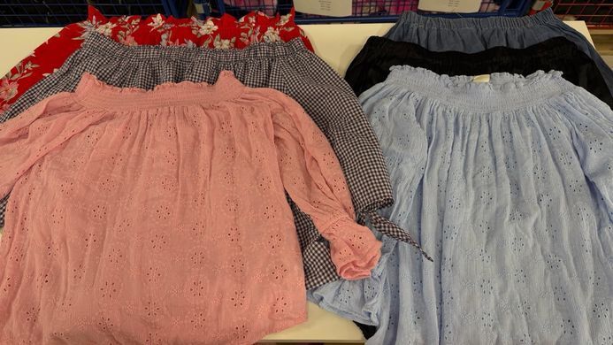 Літні жіночі блузи зі спущеними плечима Mix brand GD26-069769 GD26-069769 фото